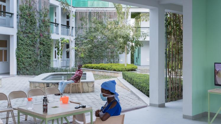 Photo of GHESKIO Tuberculosis Hospital, Photo by Iwan Baan, Patients socialize by the inner courtyard