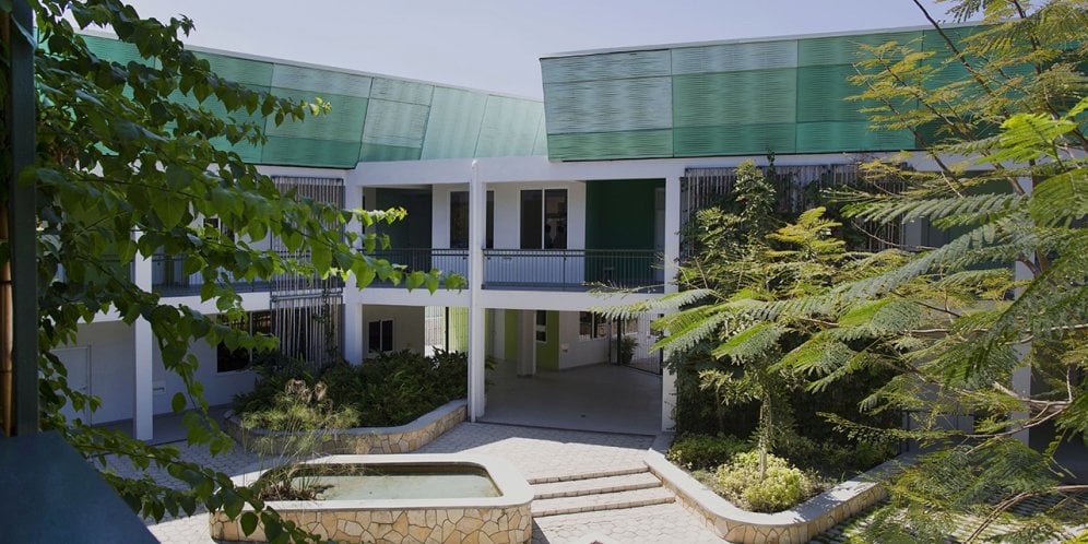 Photo of GHESKIO Tuberculosis Hospital, Photo by Iwan Baan, Entrance of the Hospital